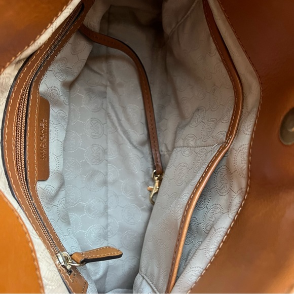 NEW! Michael Kors Hamilton Ivory Monogram Padlock Logo Satchel - Picture 10 of 13